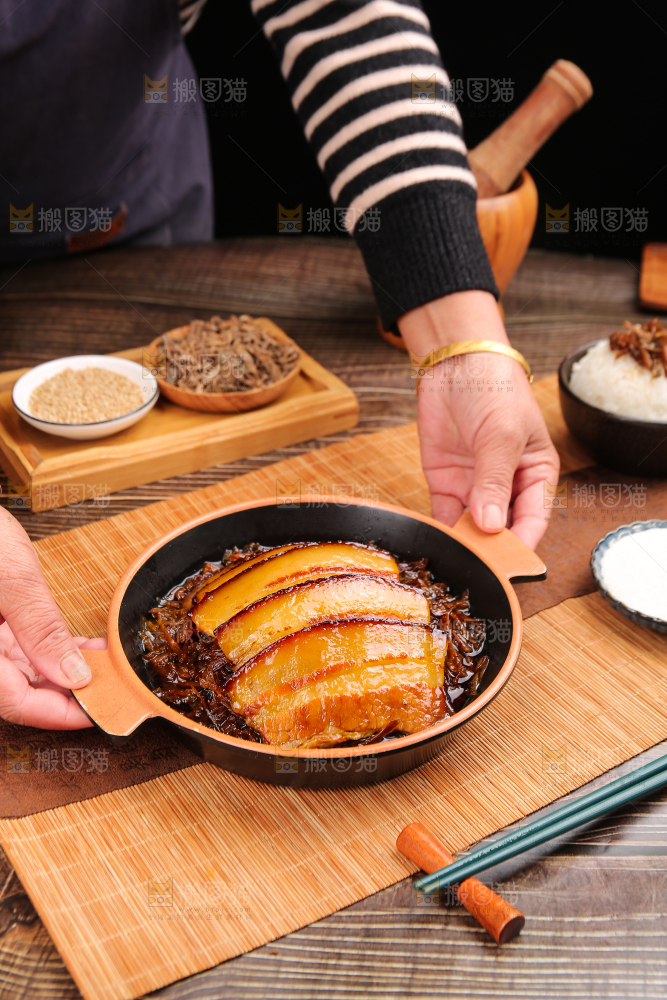 木底上的梅干菜扣肉