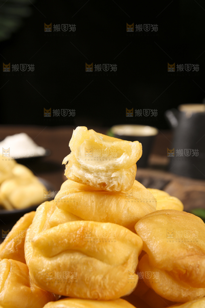 深底上的香酥油条