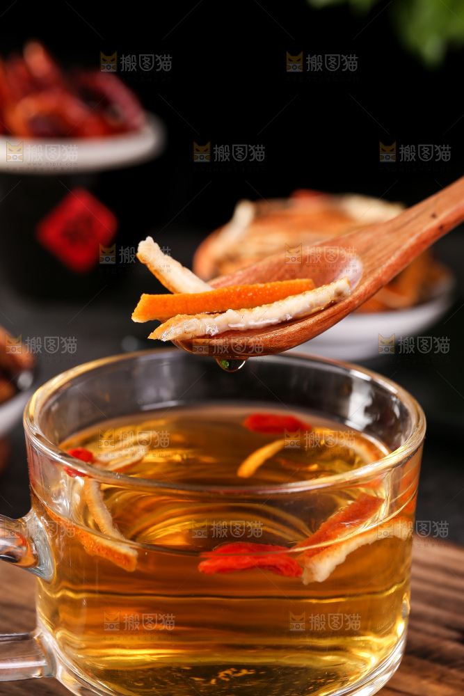 杯子里的陈皮茶
