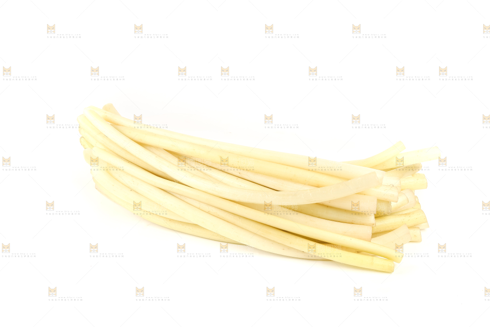 白底上摆放着新鲜藕带