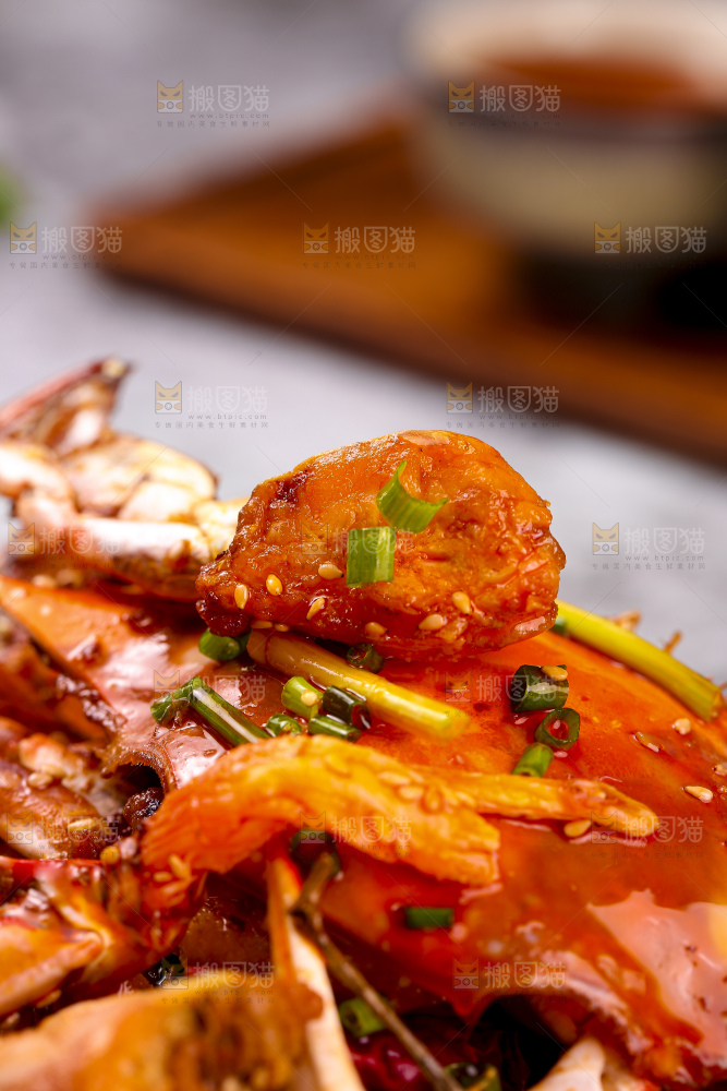深底上的香辣梭子蟹