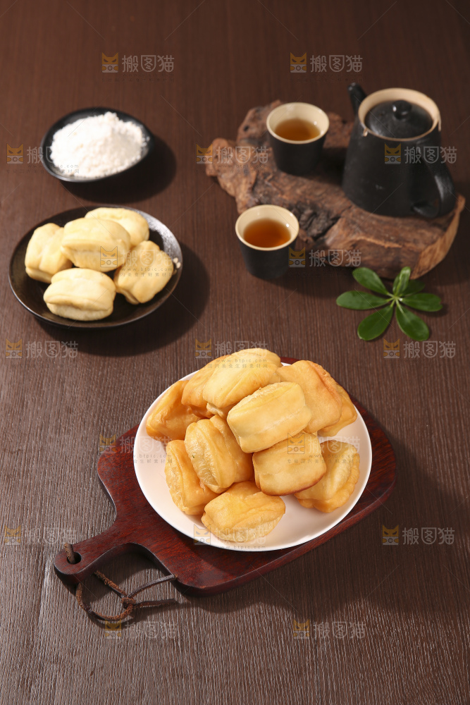 深底上的香酥油条