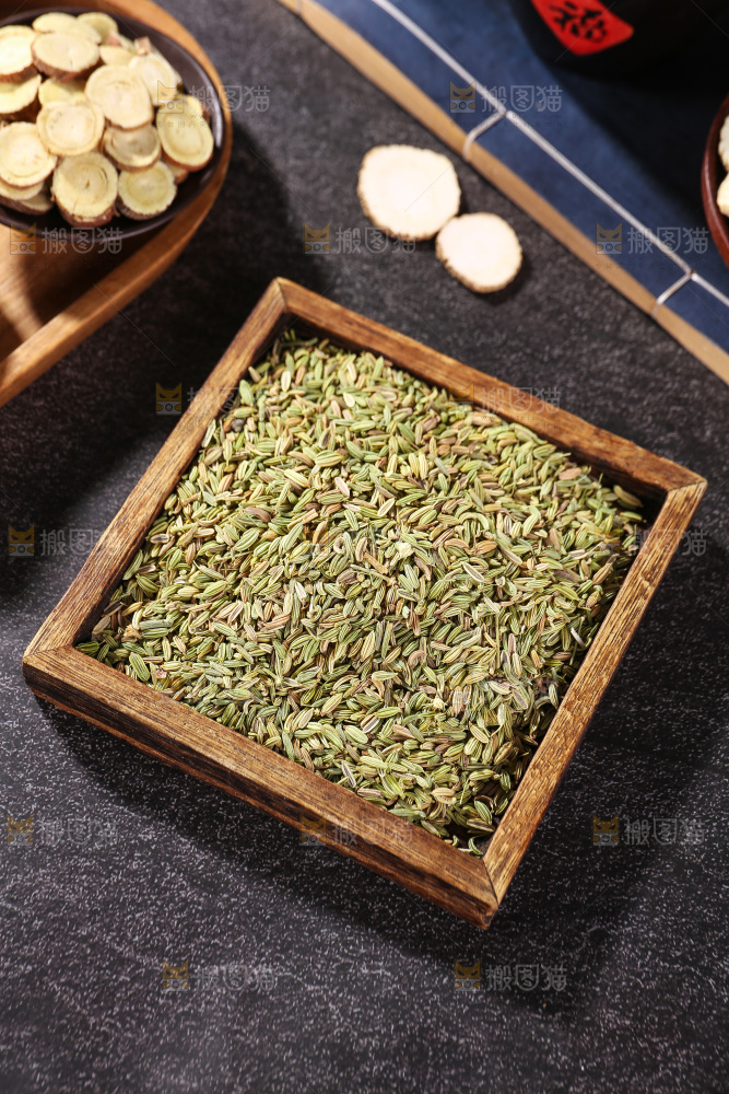 木底上的小茴香籽
