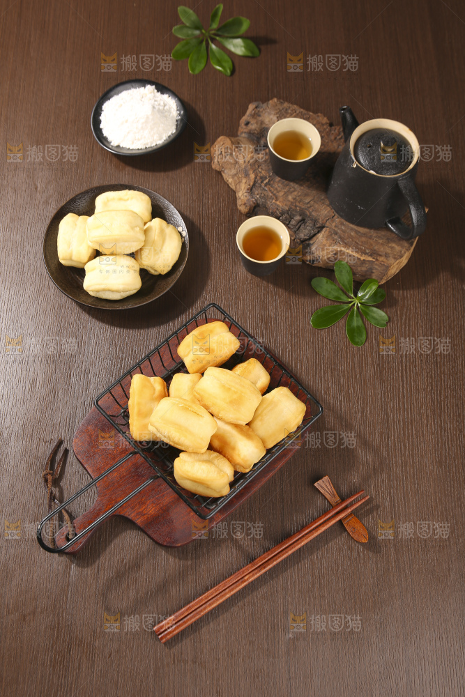 深底上的香酥油条