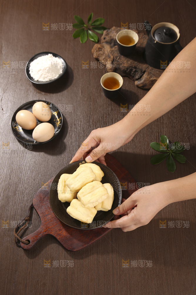 深底上的香酥油条