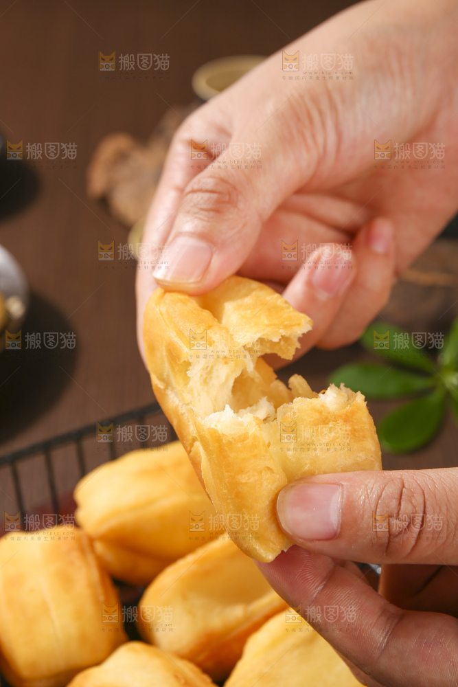 深底上的香酥油条