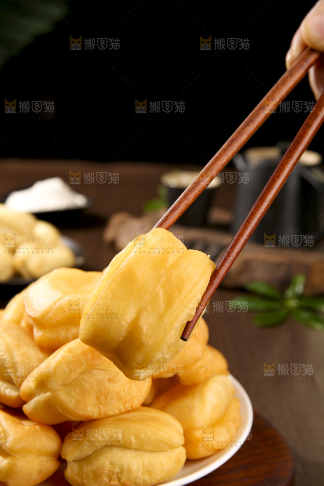 深底上的香酥油条