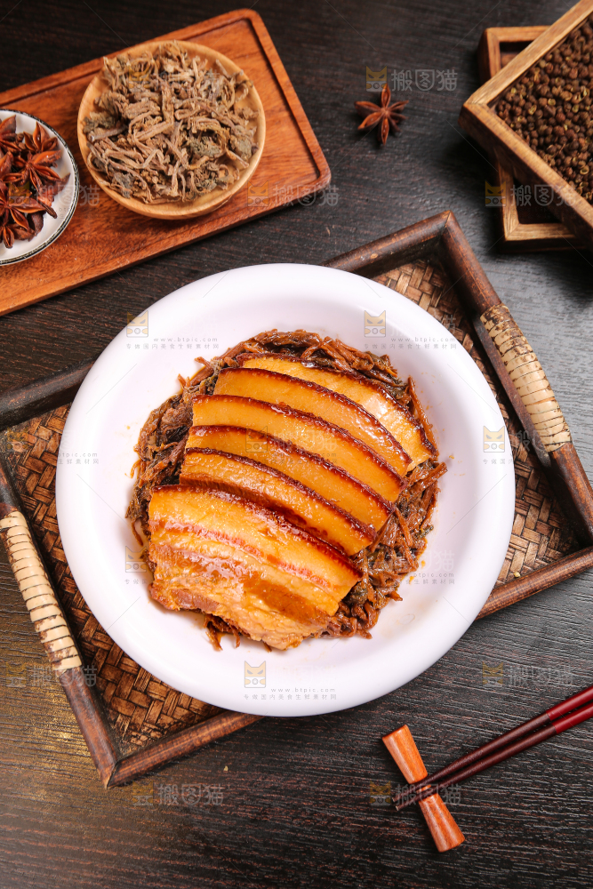 深底上的梅干菜扣肉