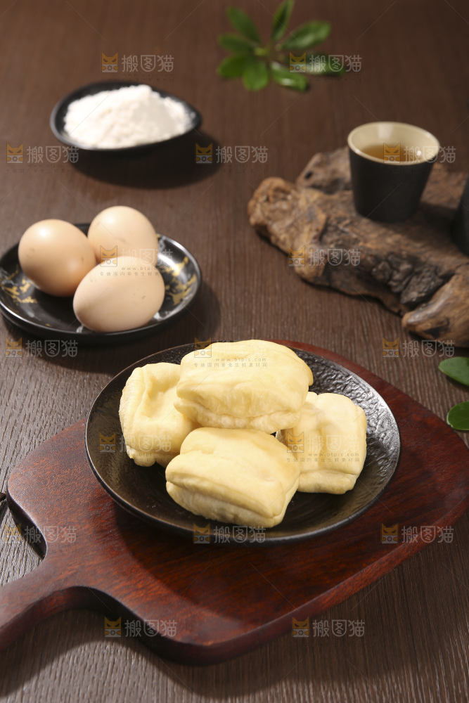深底上的香酥油条