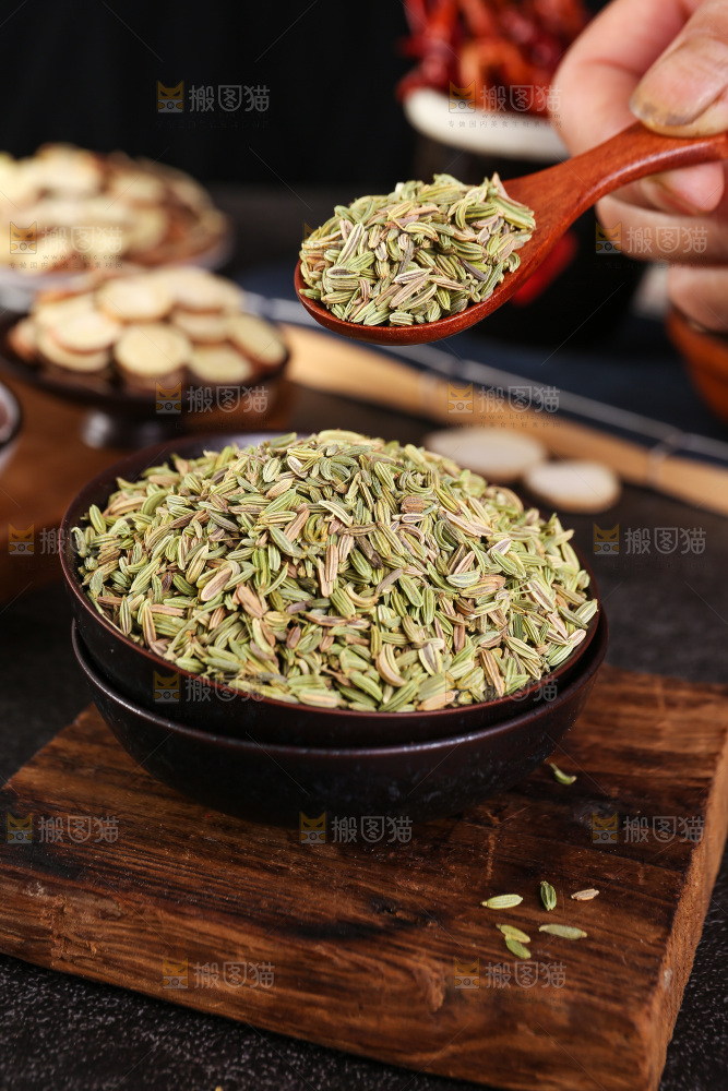 木底上的小茴香籽