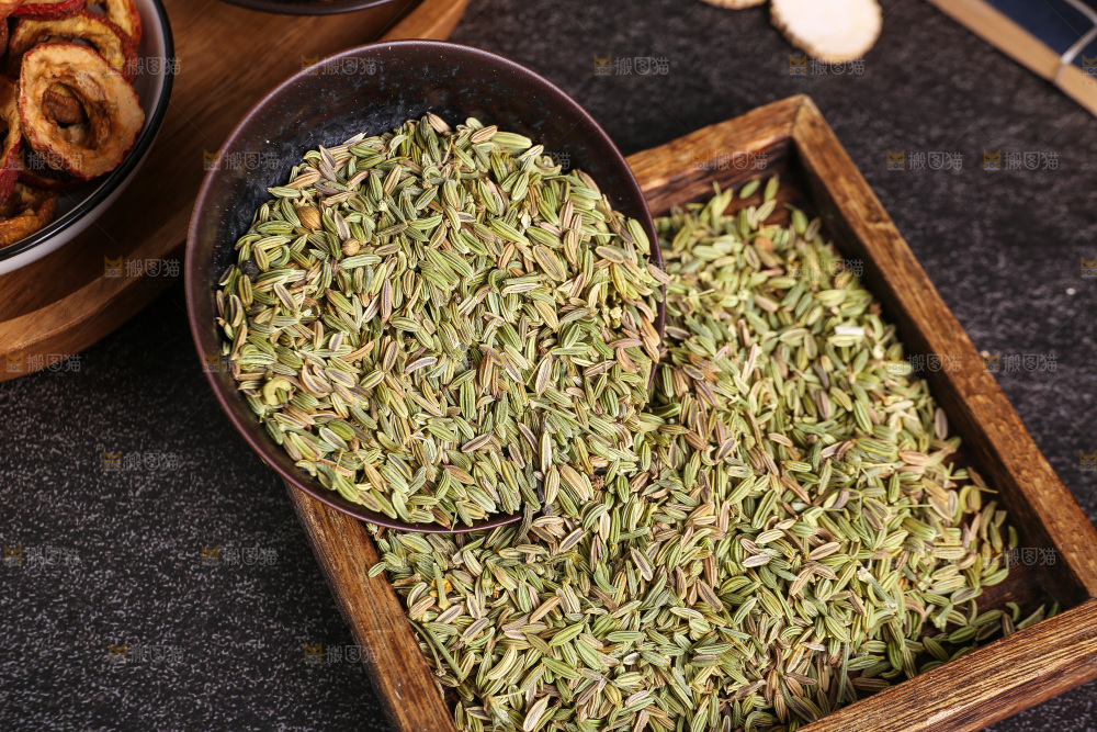 木底上的小茴香籽