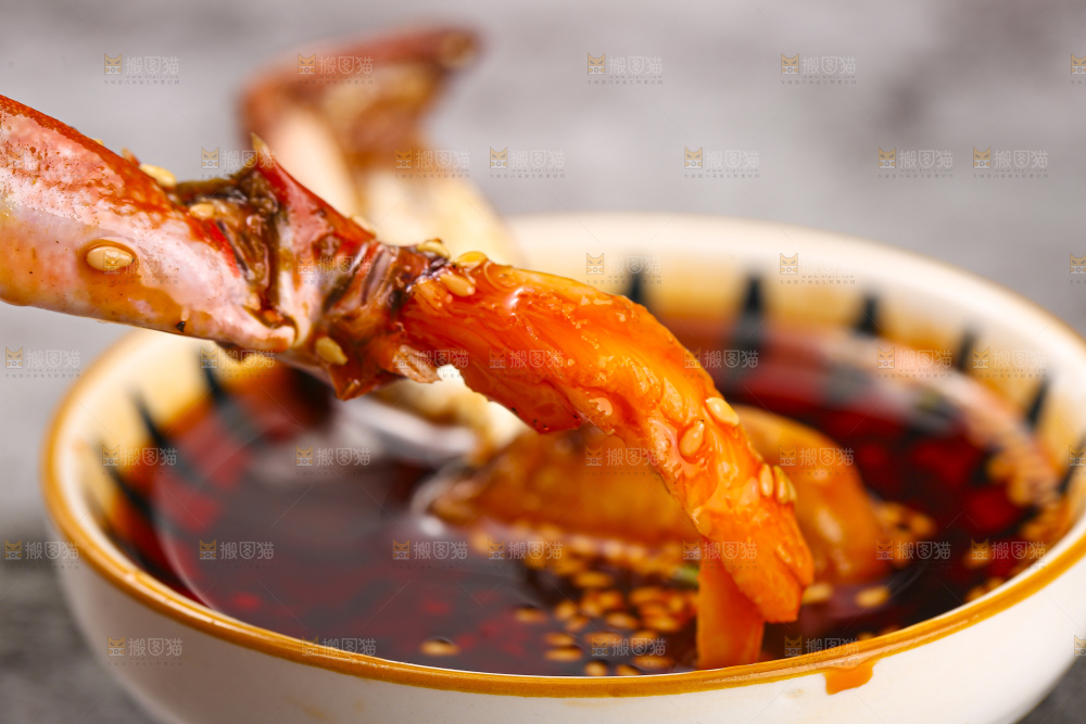 深底上的香辣梭子蟹