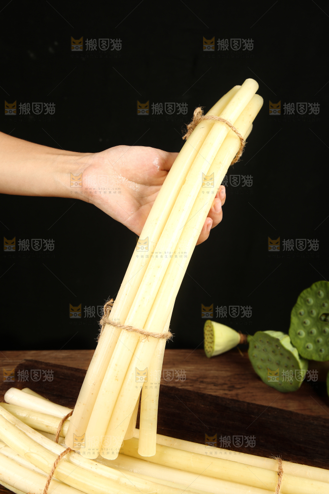 深底上放着藕带
