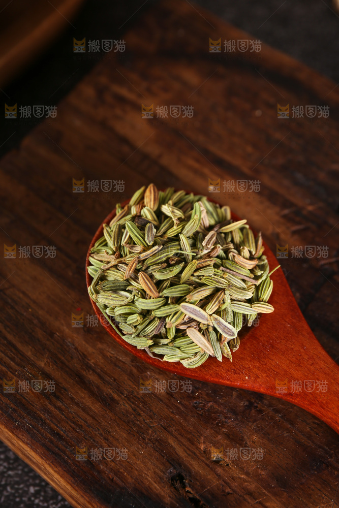 木底上的小茴香籽