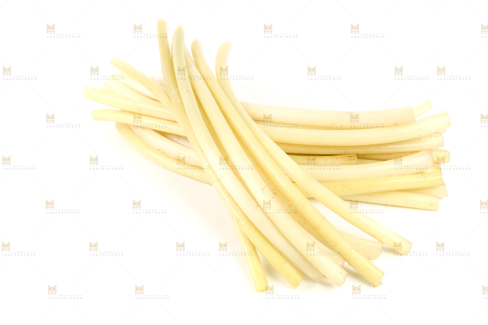 白底上摆放着新鲜藕带