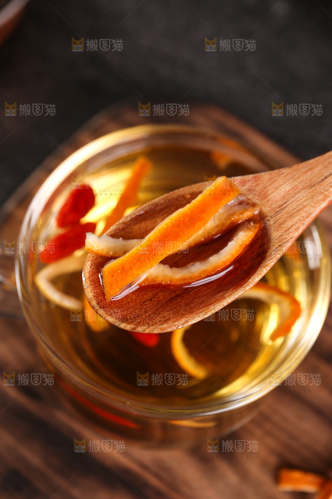 杯子里的陈皮茶