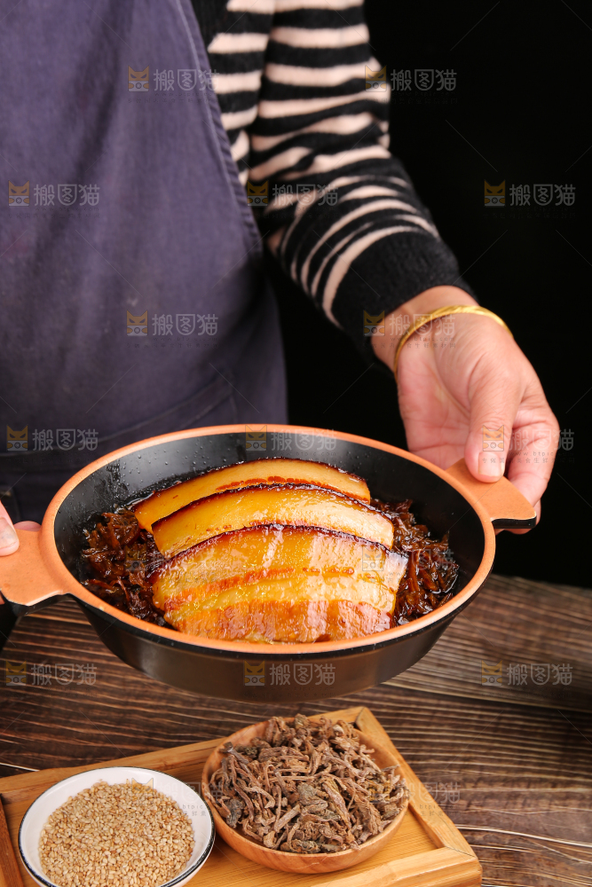 木底上的梅干菜扣肉