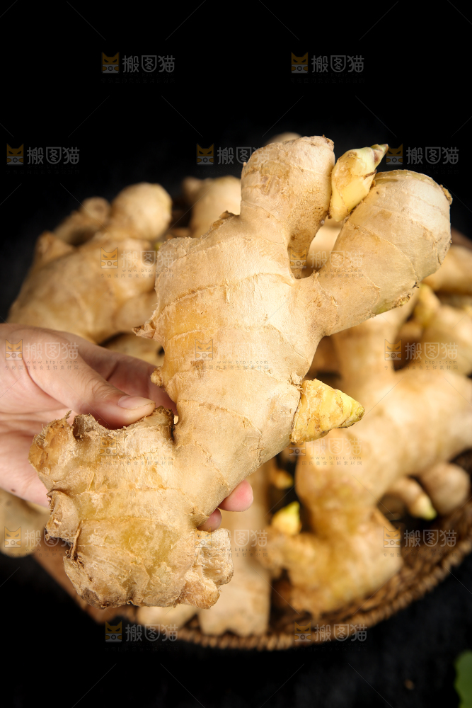 深底上的生姜