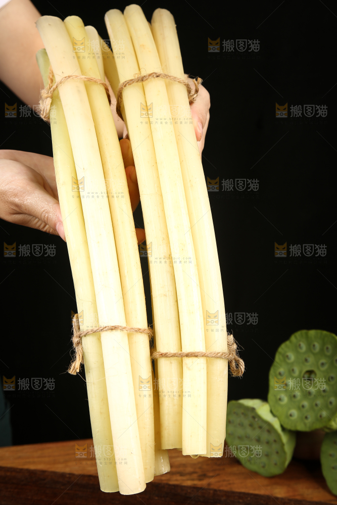 深底上放着藕带