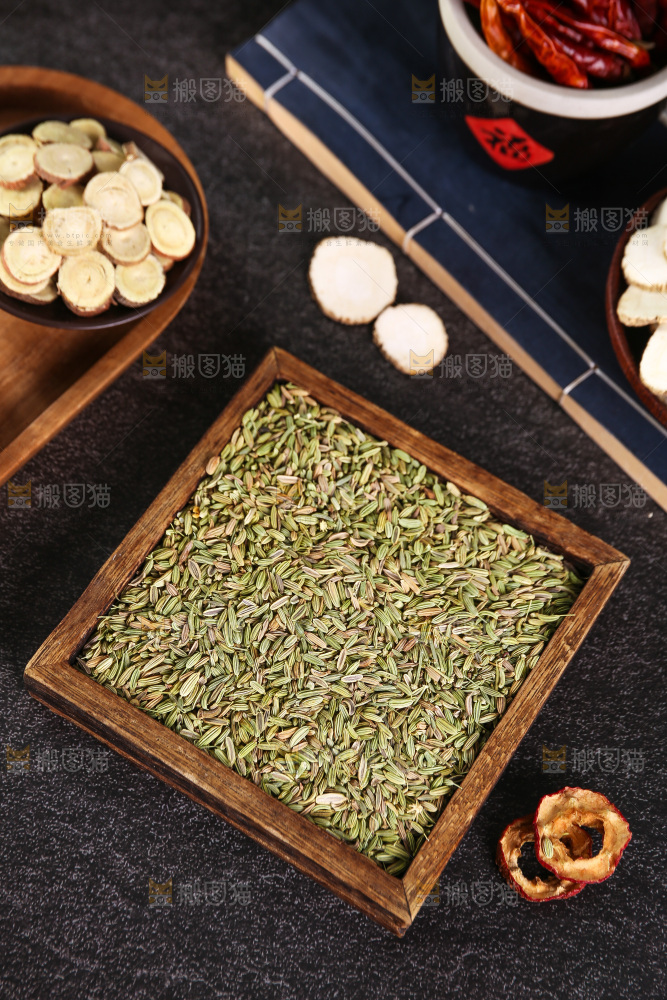 木底上的小茴香籽