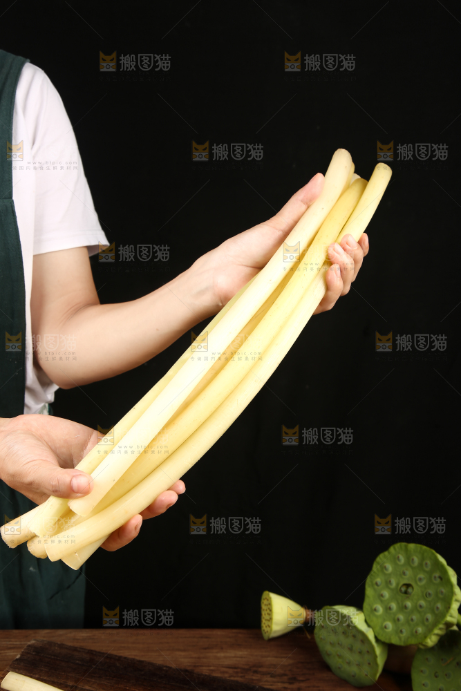 深底上放着藕带