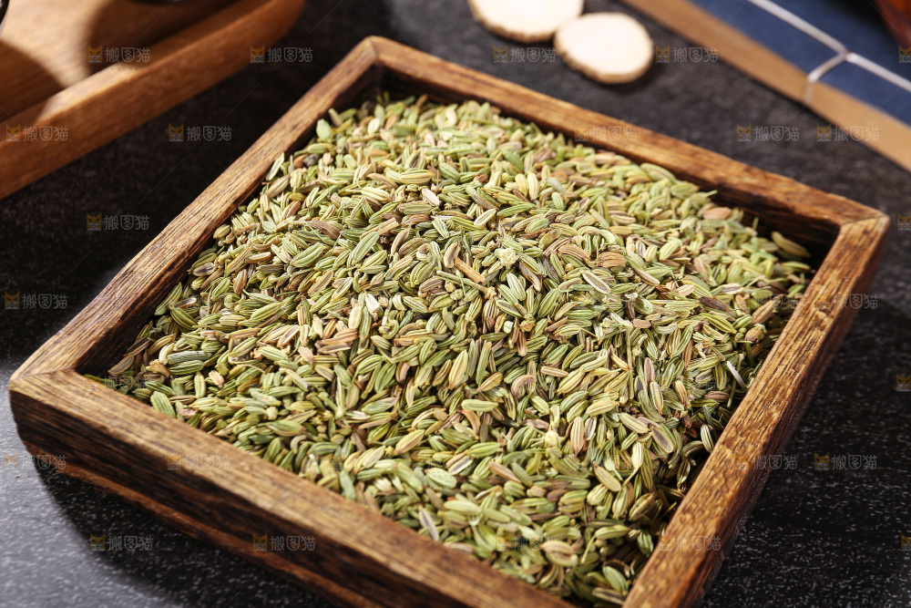 木底上的小茴香籽