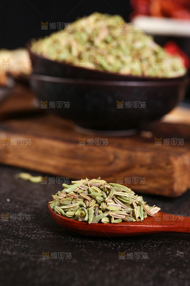 木底上的小茴香籽