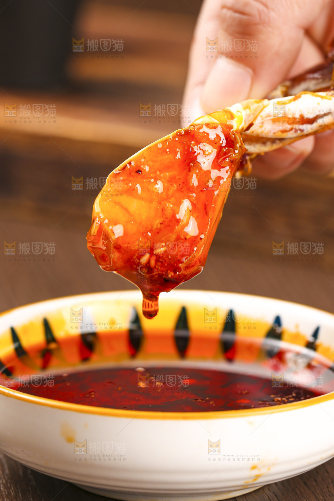 深底上的香辣梭子蟹