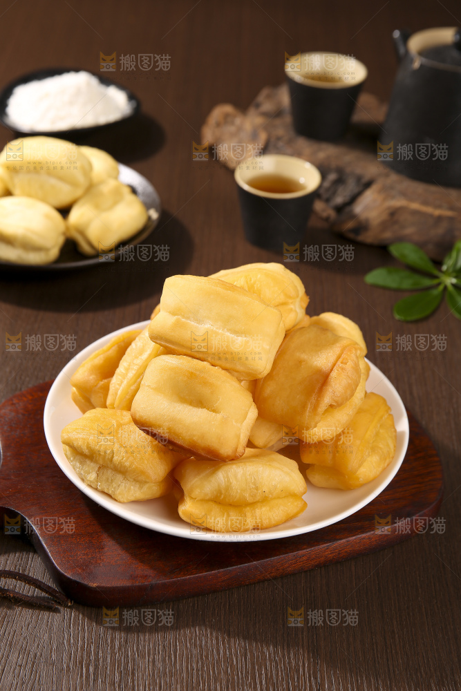 深底上的香酥油条