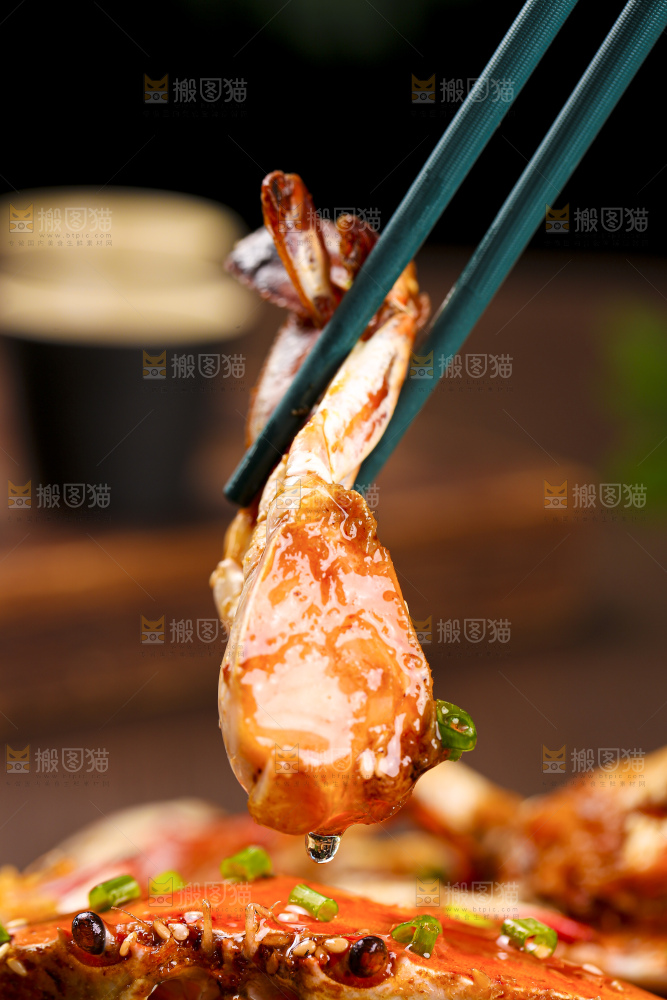 深底上的香辣梭子蟹
