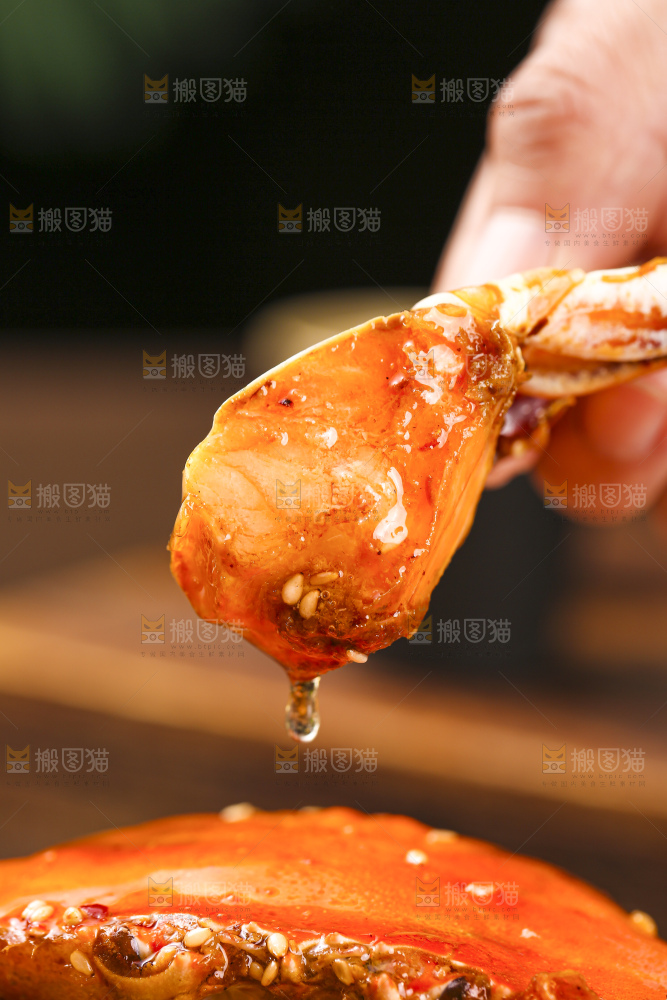 深底上的香辣梭子蟹