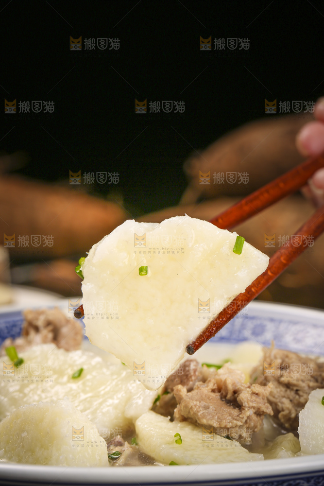 深底上的山药排骨汤