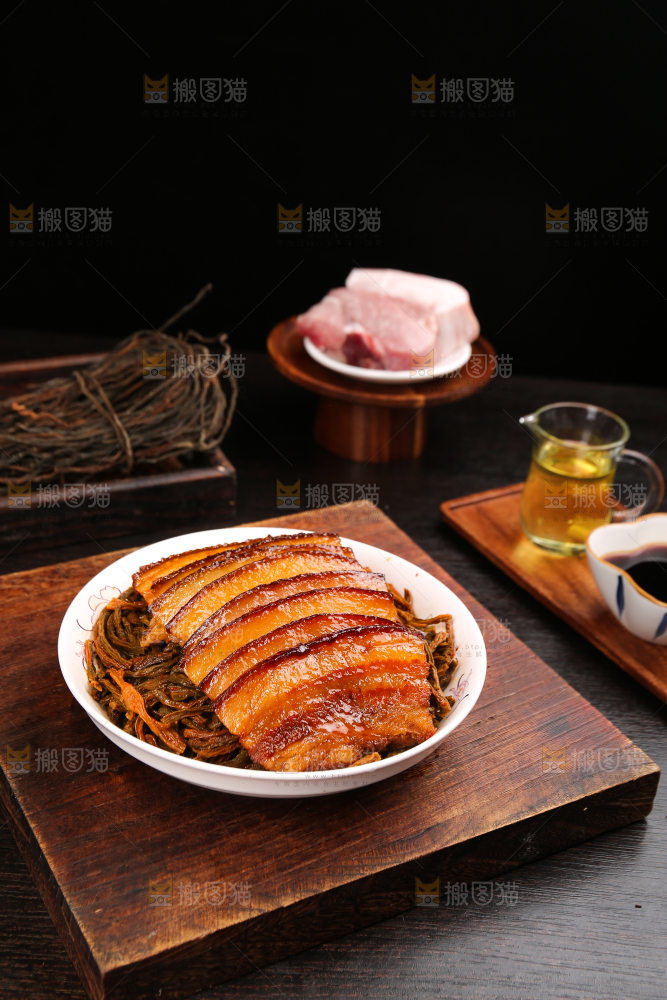 深底上的干豆角扣肉