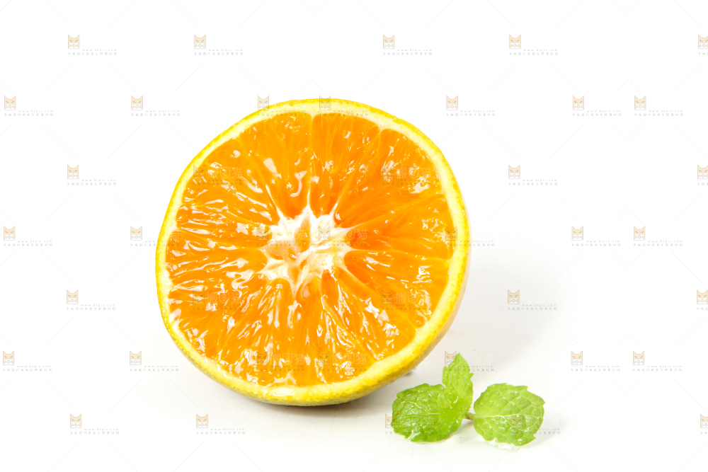 白底上放着的夏橙