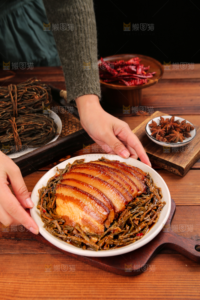 深底上的干豆角扣肉