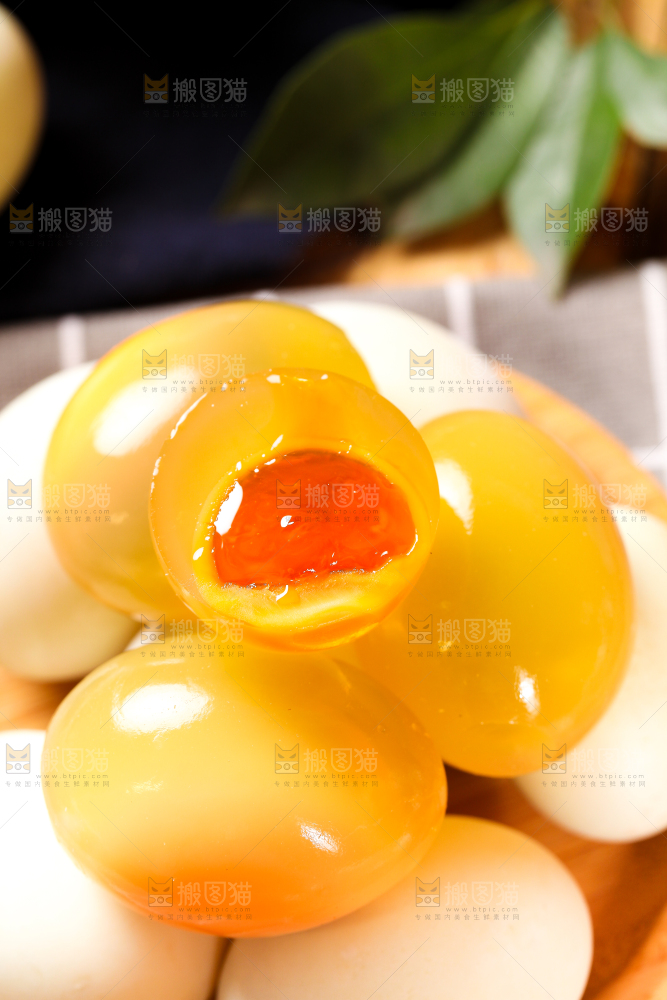 浅底上的黄心皮蛋