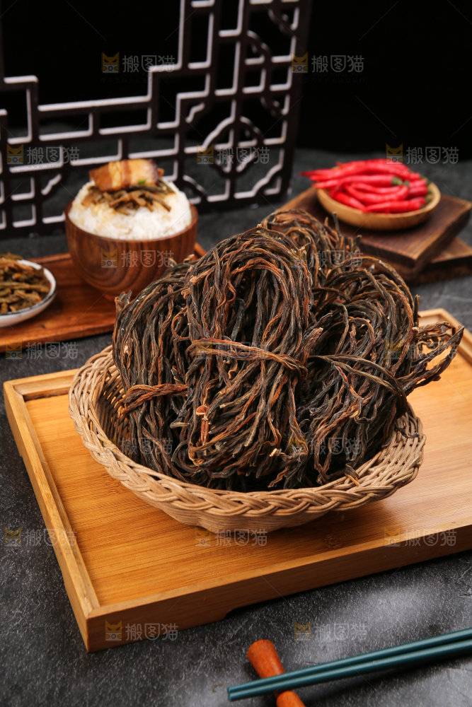 木底上放着干豆角