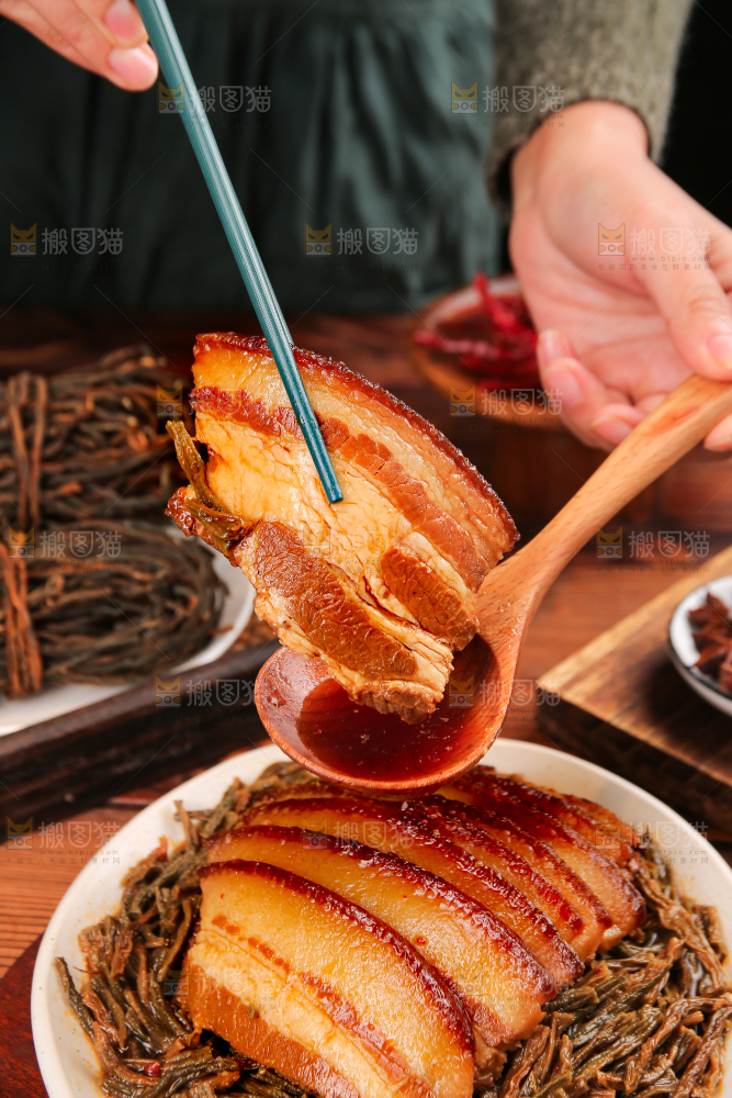 深底上的干豆角扣肉