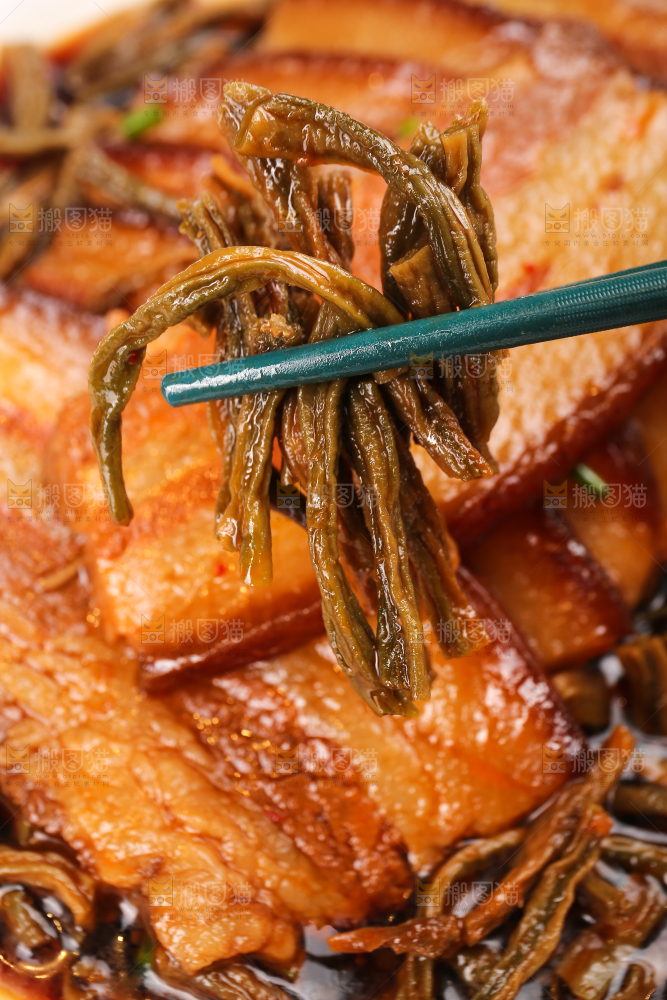 深底上的干豆角扣肉