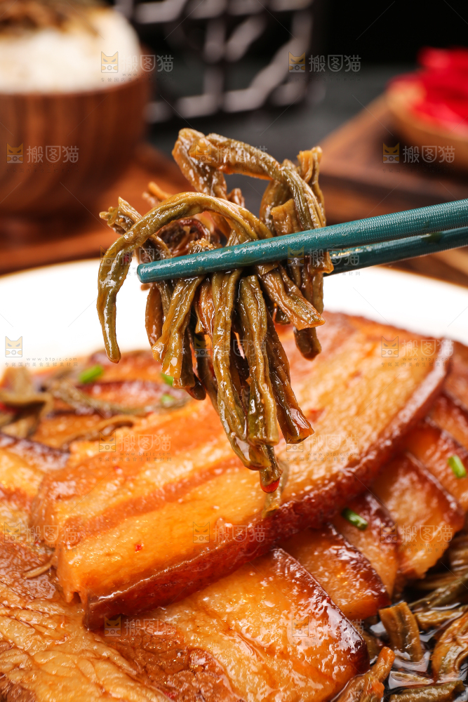 深底上的干豆角扣肉