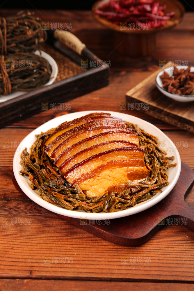 深底上的干豆角扣肉