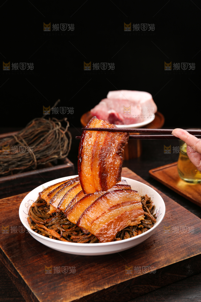 深底上的干豆角扣肉