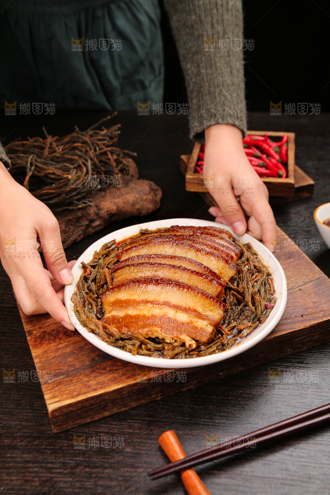 深底上的干豆角扣肉