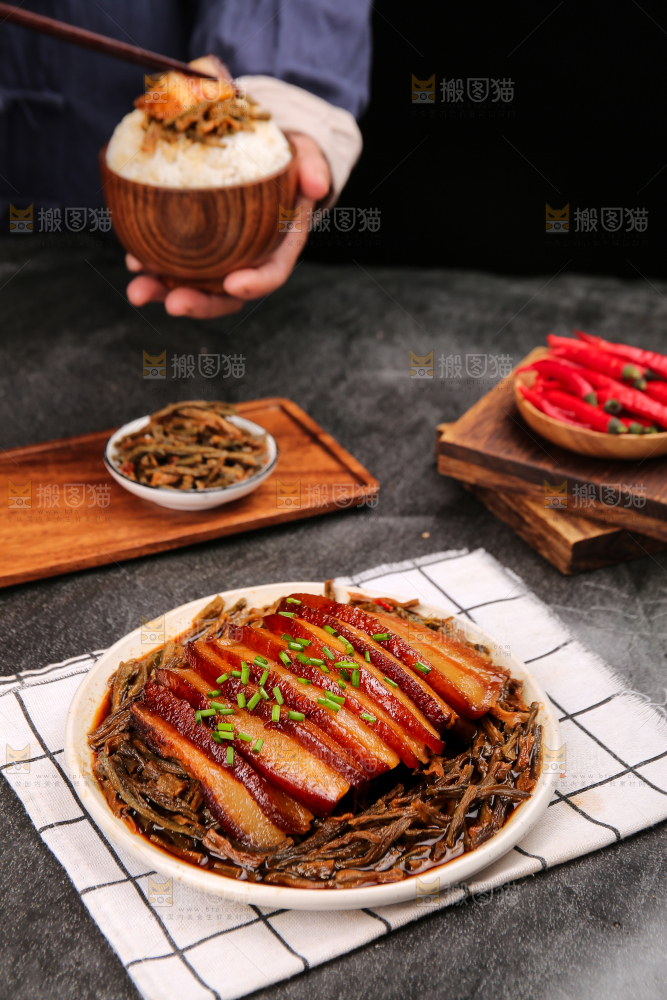 深底上的干豆角扣肉