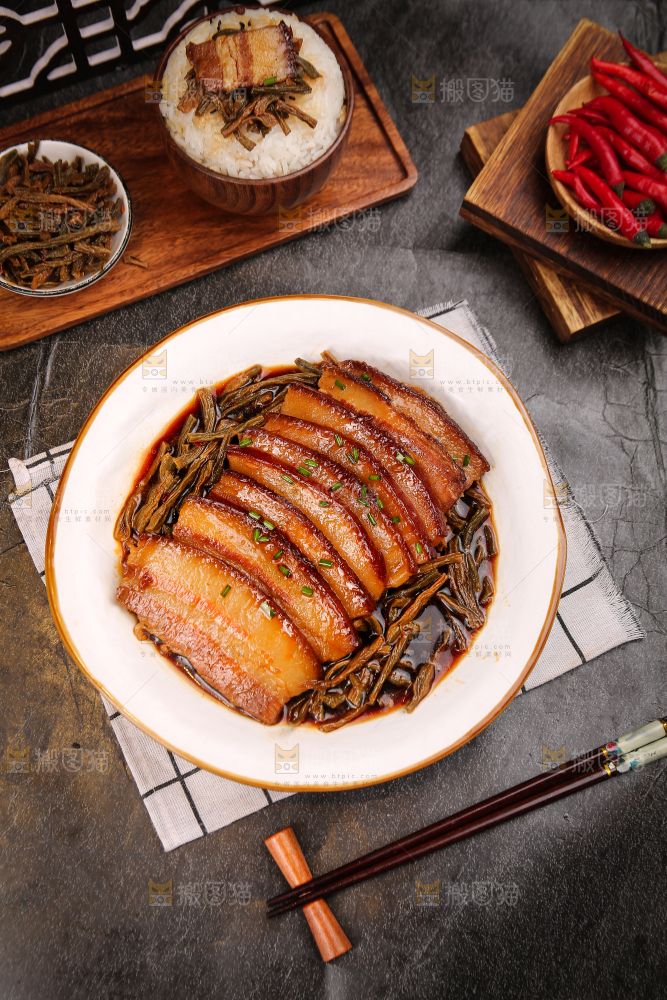 深底上的干豆角扣肉
