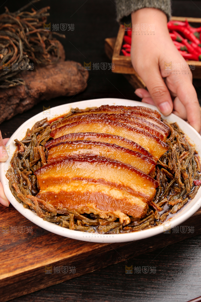 深底上的干豆角扣肉