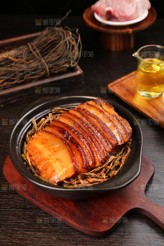 深底上的干豆角扣肉