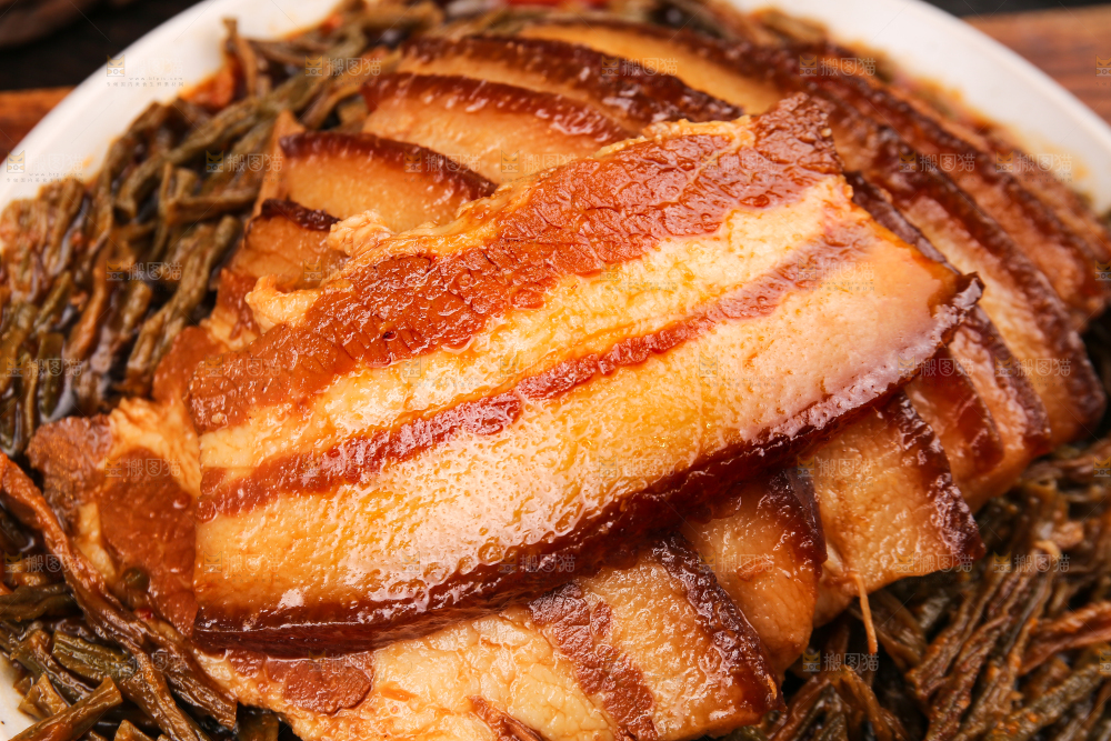 深底上的干豆角扣肉