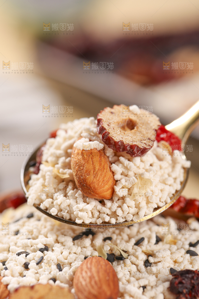 浅底上的红枣坚果藕粉