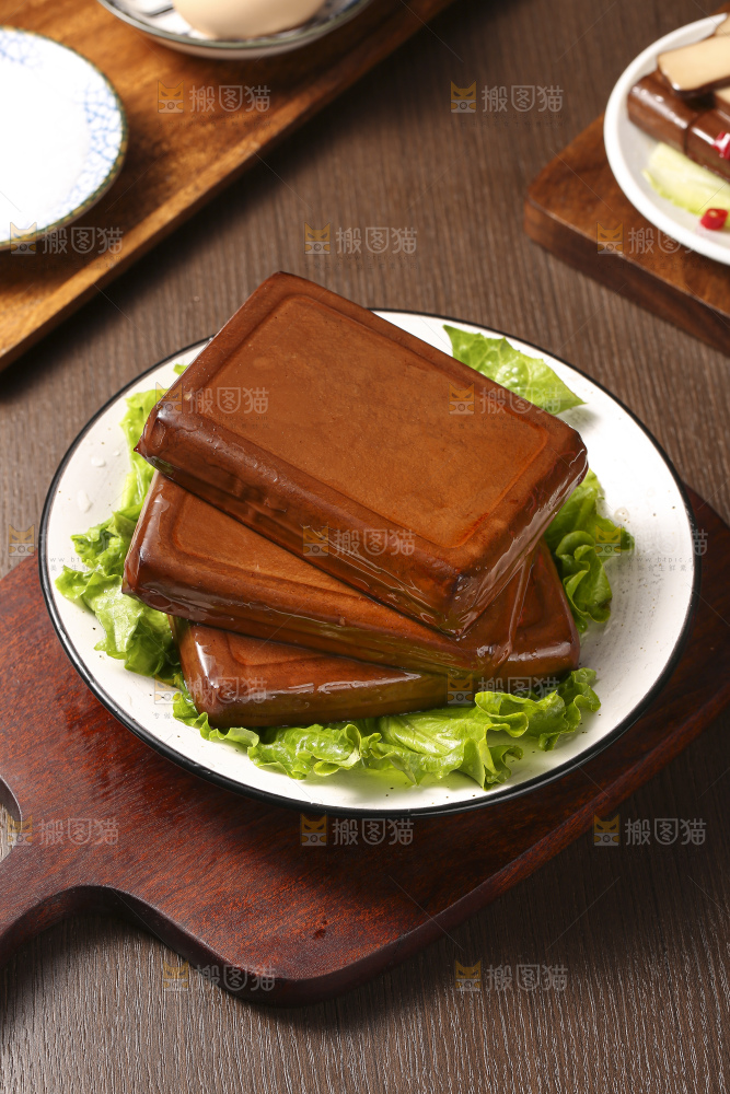 木底上放着鸡蛋干